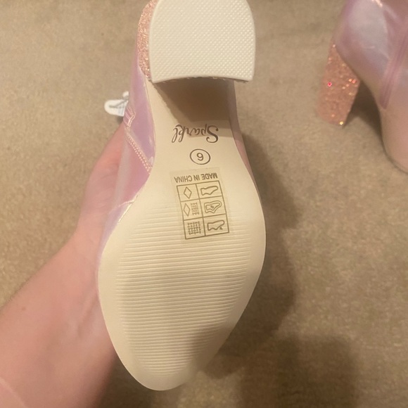 SOLD mini boots in pink irridescent size 6 NWT - Picture 3 of 7